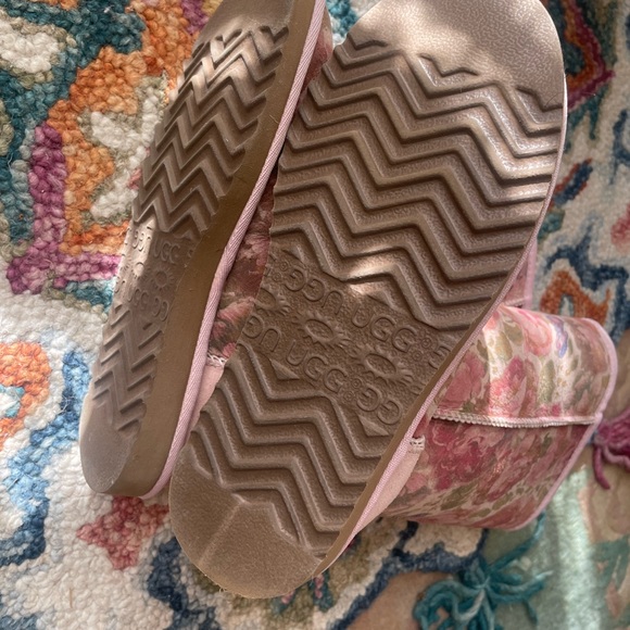 UGG boots with floral print 🌸 - Picture 3 of 5